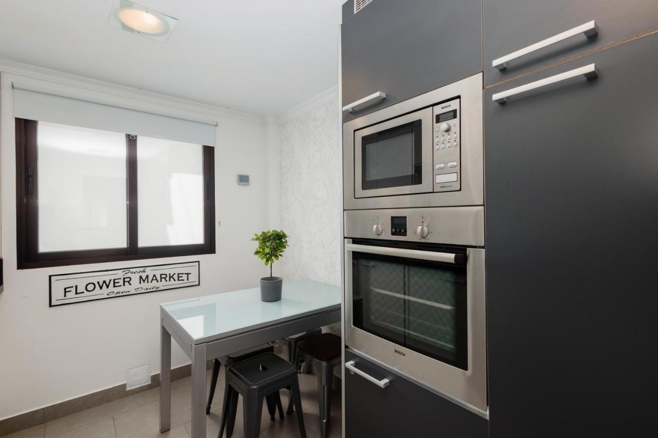 In The Historic Center Of Malaga, Very Close To The Beach And The Ave Train Station, With Private Parking エクステリア 写真